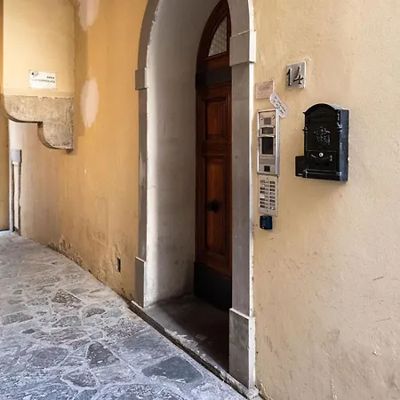 Signoria With Patio Firenze
