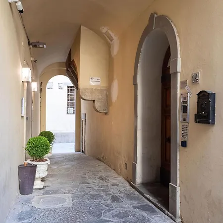 Signoria With Patio Firenze